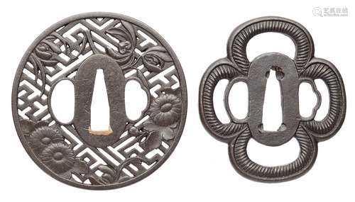 Zwei tsuba. Eisen. 18./19. Jh.