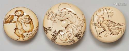 Drei manju-Netsuke. Elfenbein. 19. Jh.