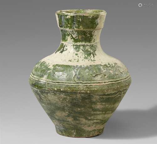 Vase von hu-Form mit grüner Bleiglasur. Östliche Han-Zeit (25-220)