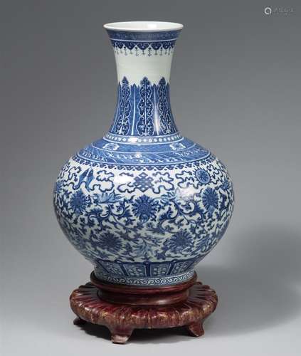 Große blau-weiße Vase. 20. Jh.