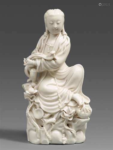 Blanc de Chine-Figur einer sitzenden Guanyin. Qing-Zeit (1644-1911)