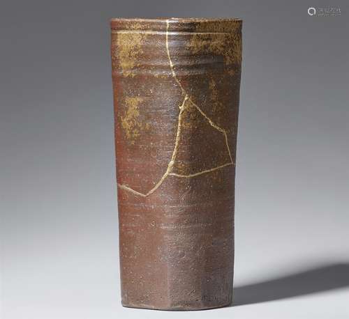 Schlanke Vase. Bizen-Ware. Inbe. Spätes 19. Jh.