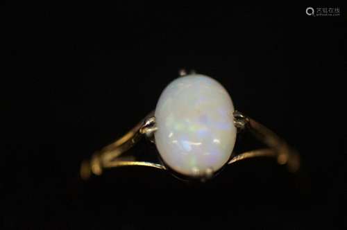 18 ct gold ring set with single oval opal size- M