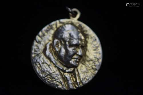 Pope John XXIII 9ct Gold pendant. Total weight 16.3g