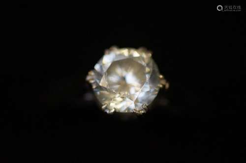 Round brilliant cut solitaire diamond ring, approx