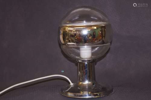 A mid century retro glass and chrome table lamp 31