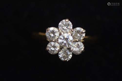 18ct Gold & diamond cluster ring set with 7 diamon