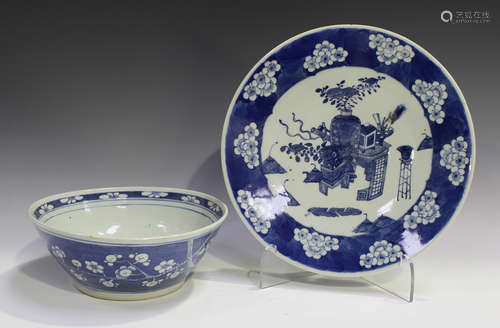 A Chinese blue and white porcelain circular dish, late 19th century, painted with a central panel of