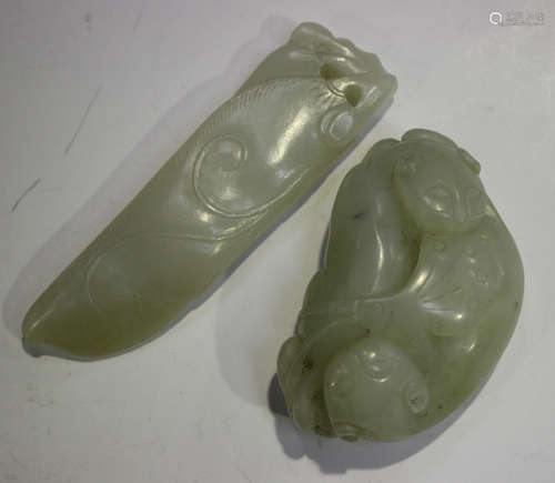 A Chinese pale celadon jade pendant, probably late Qing dynasty or later, carved as two cats, length