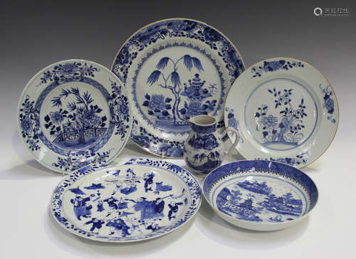 A small collection of Chinese blue and white porcelain, 18th and 19th century, including an export