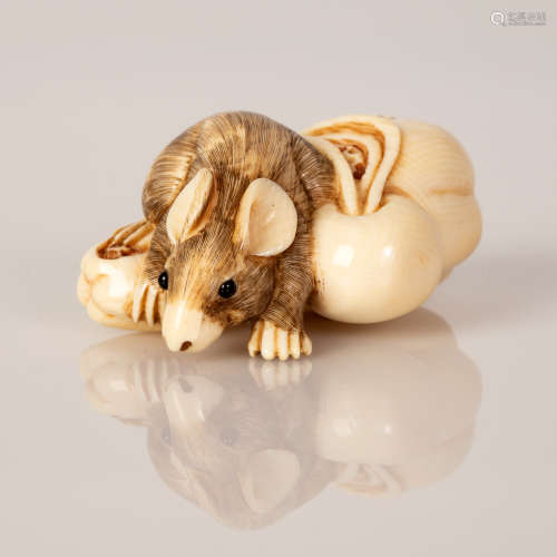 signed netsuke of rat on a gourd early 1900's Japan