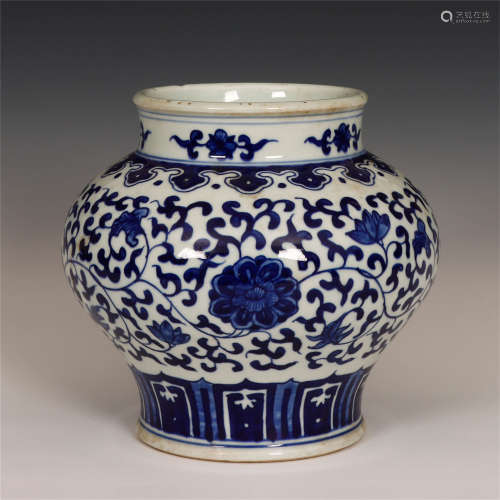 CHINESE BLUE&WHITE PORCELAIN JAR WITH FLOWER PATTERN