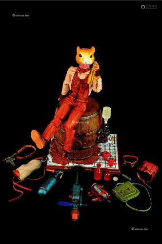 项哲青（B.1987） 2015年作 鼠先生 树脂、皮革、金属、 雕塑