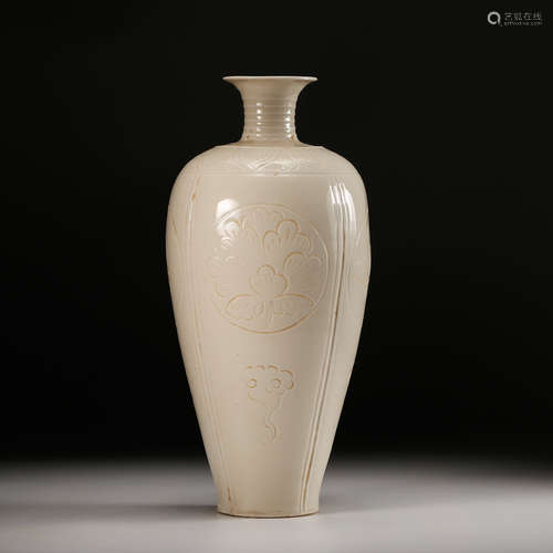 Chinese Ding Yao Porcelain Meiping Vase