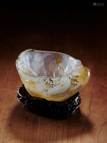 明代 玛瑙螭龙柄桃形杯