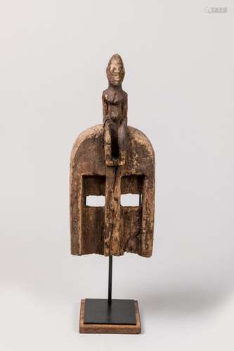 DOGON, Mali. Bois érodé. Masque figurant un visa…