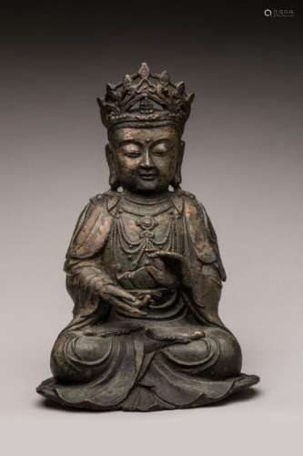 CHINE. Figure de Bouddha en bronze à patine brune…