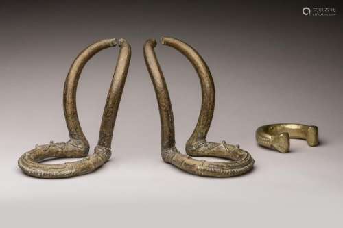 KENGA, Tchad. Paire d’anciens bracelets en bronze…