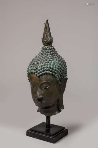 THAILANDE. Tête de Bouddha en bronze, le visage s…