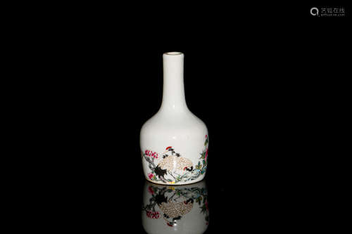 Chinese Famille Rose Snuff Bottle