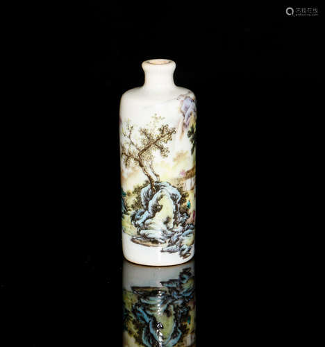 Chinese Famille Rose Snuff Bottle