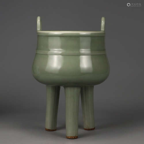 Chinese Celadon Glazed Tripod Censer