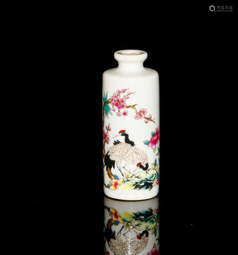 Chinese Famille Rose Snuff Bottle