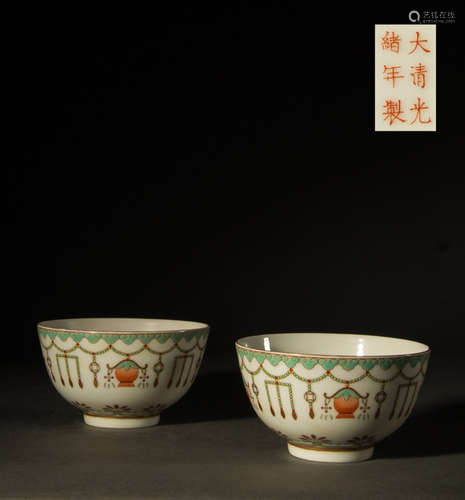 Chinese Famille Rose Porcelain Bowls, Pair