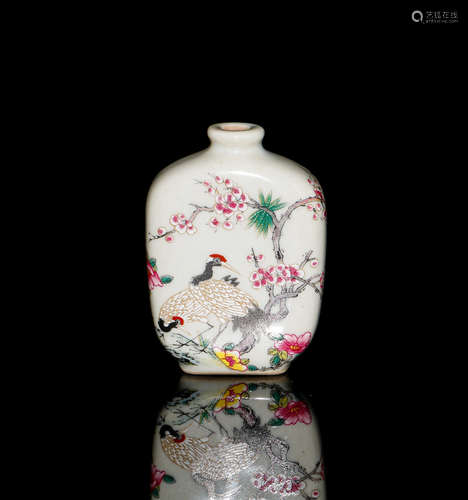 Chinese Famille Rose Snuff Bottle