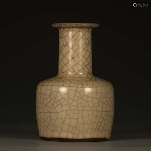 Chinese Crackle Glazed Porcelain Vase