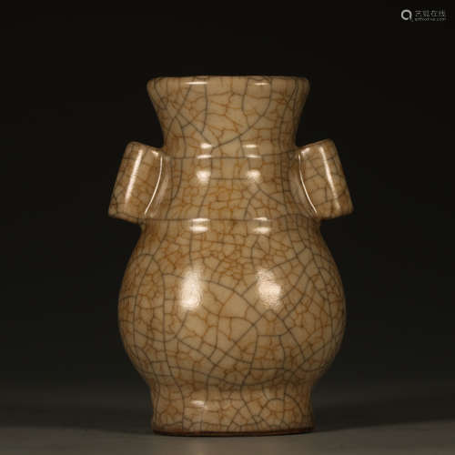 Chinese Crackle Glazed Porcelain Vase