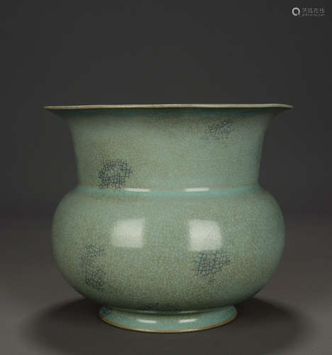 Chinese Ru Yao Style Porcelain Spittoon