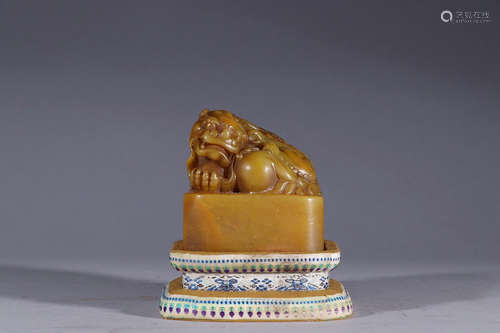 Chinese Yellow Soapstone Foolion Seal