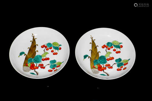 Chinese Famille Rose Porcelain Plate, Pair