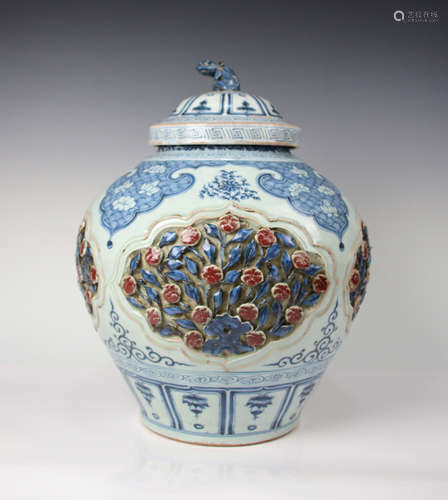 chinese blue white iron red porcelain jar