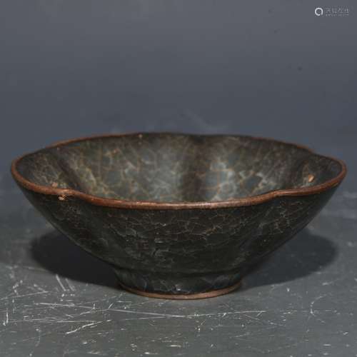 A Chinese Guan Kiln Porcelain Bowl