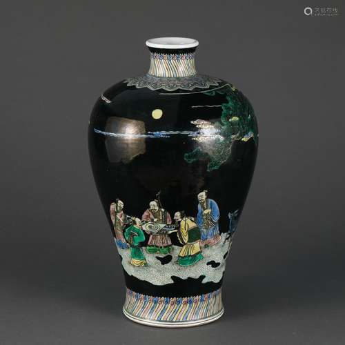 A Chinese Porcelain Wucai Vase