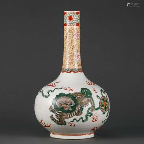 A Chinese Porcelain Wucai Vase