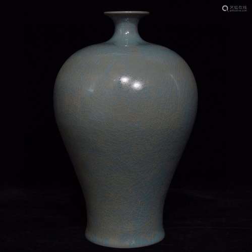 A Chinese Ru Kiln Porcelain Meiping Vase