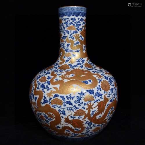 A Chinese Porcelain Blue&White Alum Red Bottle Vase