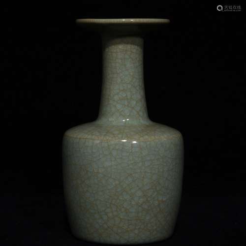 A Chinese Ru Kiln Porcelain Vase