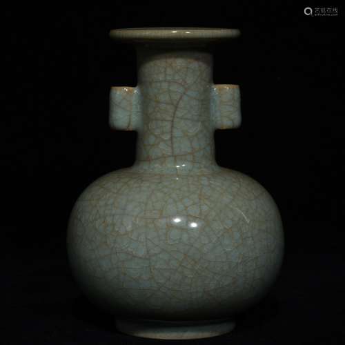 A Chinese Ru Kiln Porcelain Vase