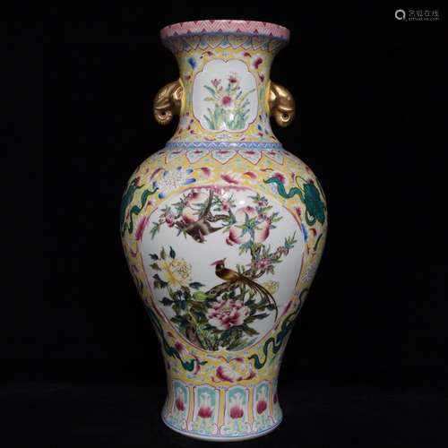 A Chinese Porcelain Famille Rose Vase