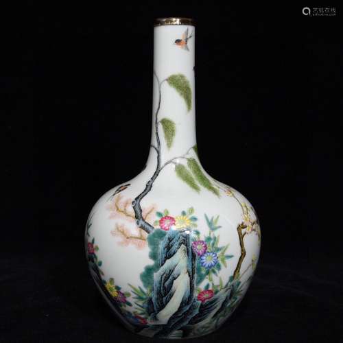 A Chinese Porcelain Famille Rose Vase