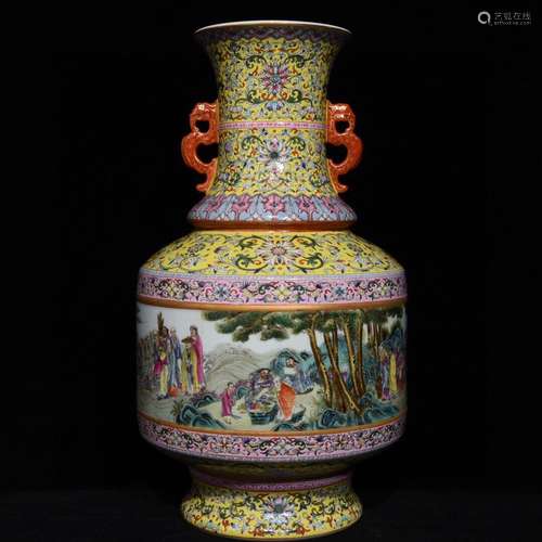 A Chinese Porcelain Famille Rose Vase