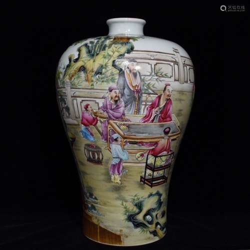 A Chinese Porcelain Famille Rose Meiping Vase