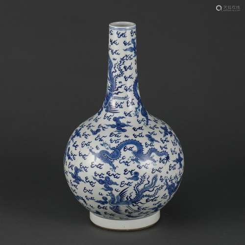 A Chinese Porcelain Blue&White Vase