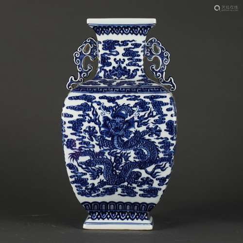 A Chinese Porcelain Blue&White Vase