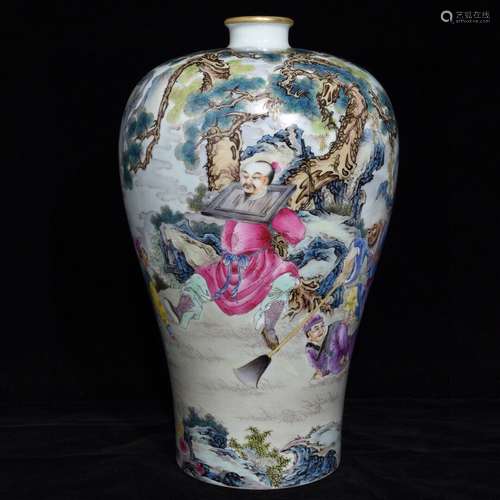 A Chinese Porcelain Famille Rose Meiping Vase