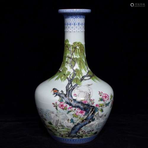 A Chinese Porcelain Famille Rose Vase